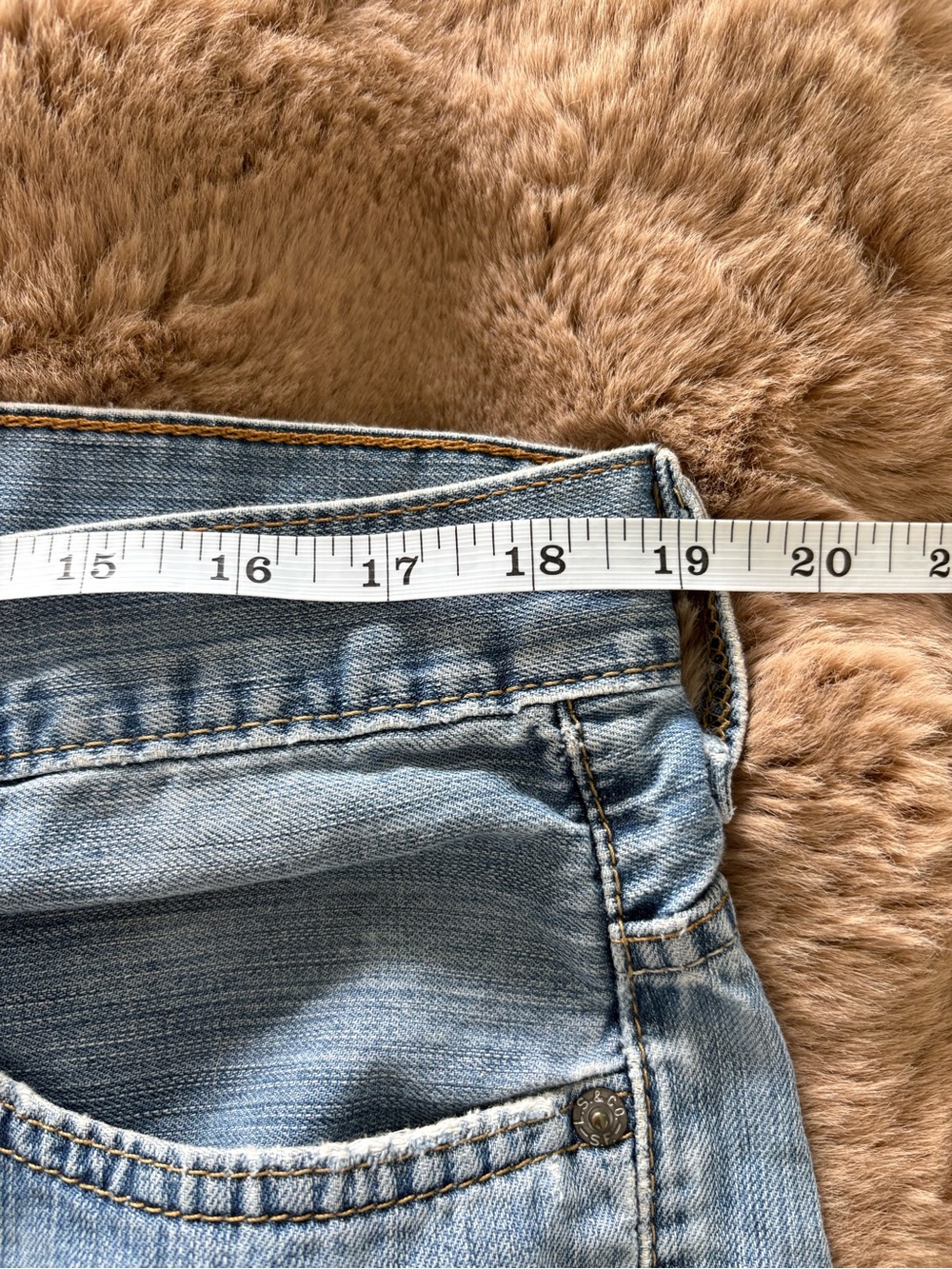 LEVI’s 569 Light Blue Frayed Hem Denim Shorts - Picture 6 of 7